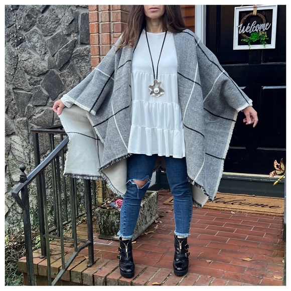 Chic Boho Fabulous Poncho Shawl - Picture 5 of 10